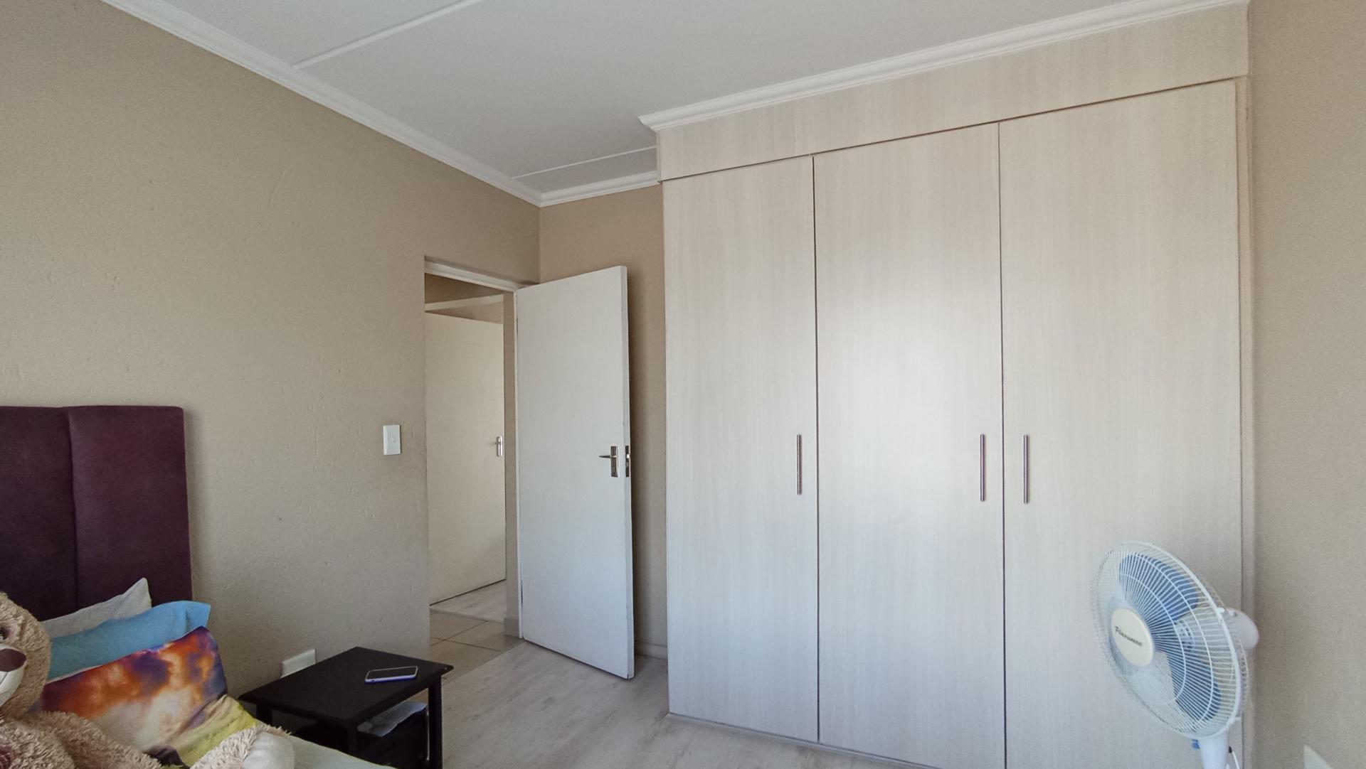 Bed Room 1 - 12 square meters of property in Beverley