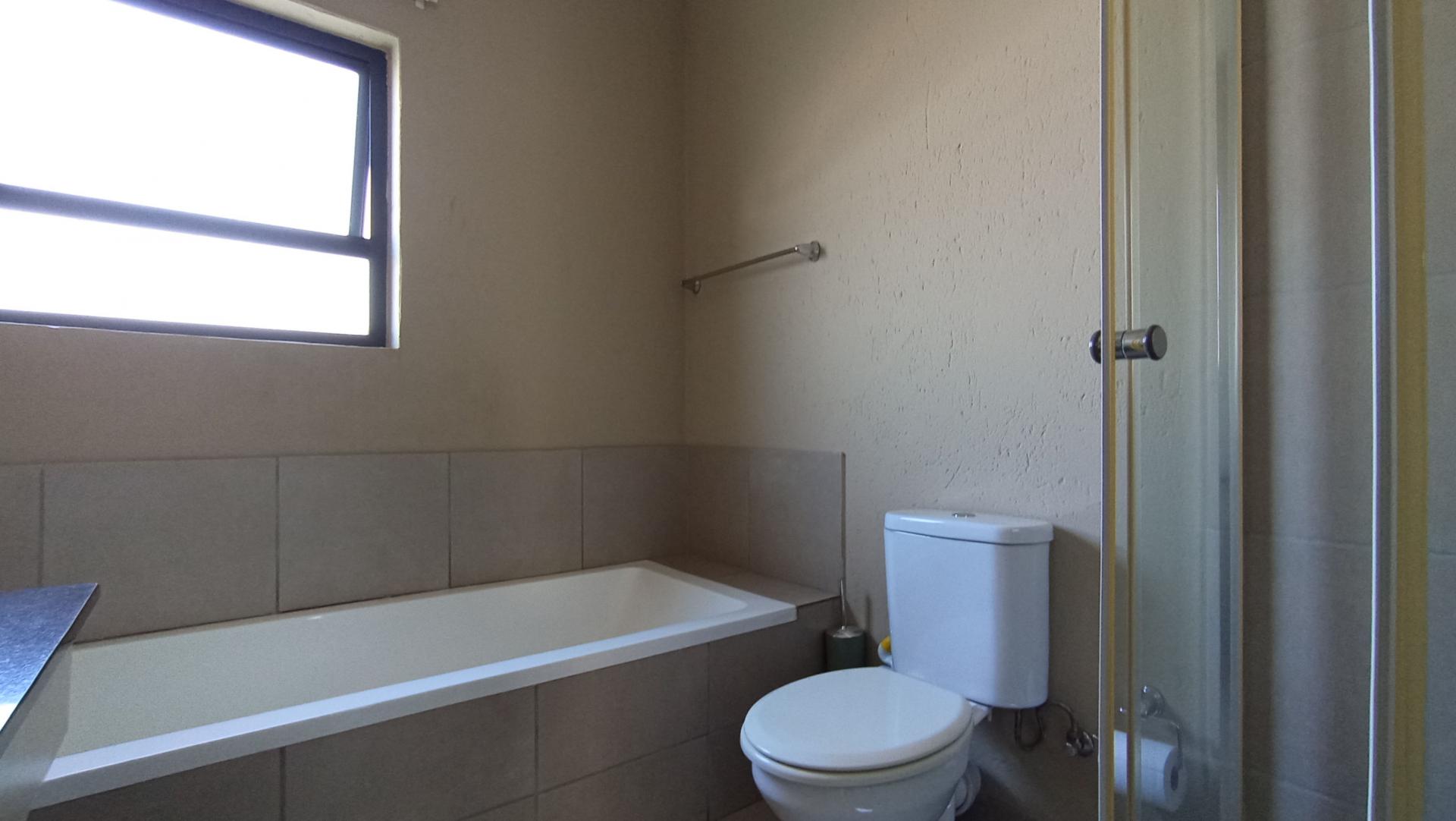 Bathroom 1 - 5 square meters of property in Beverley