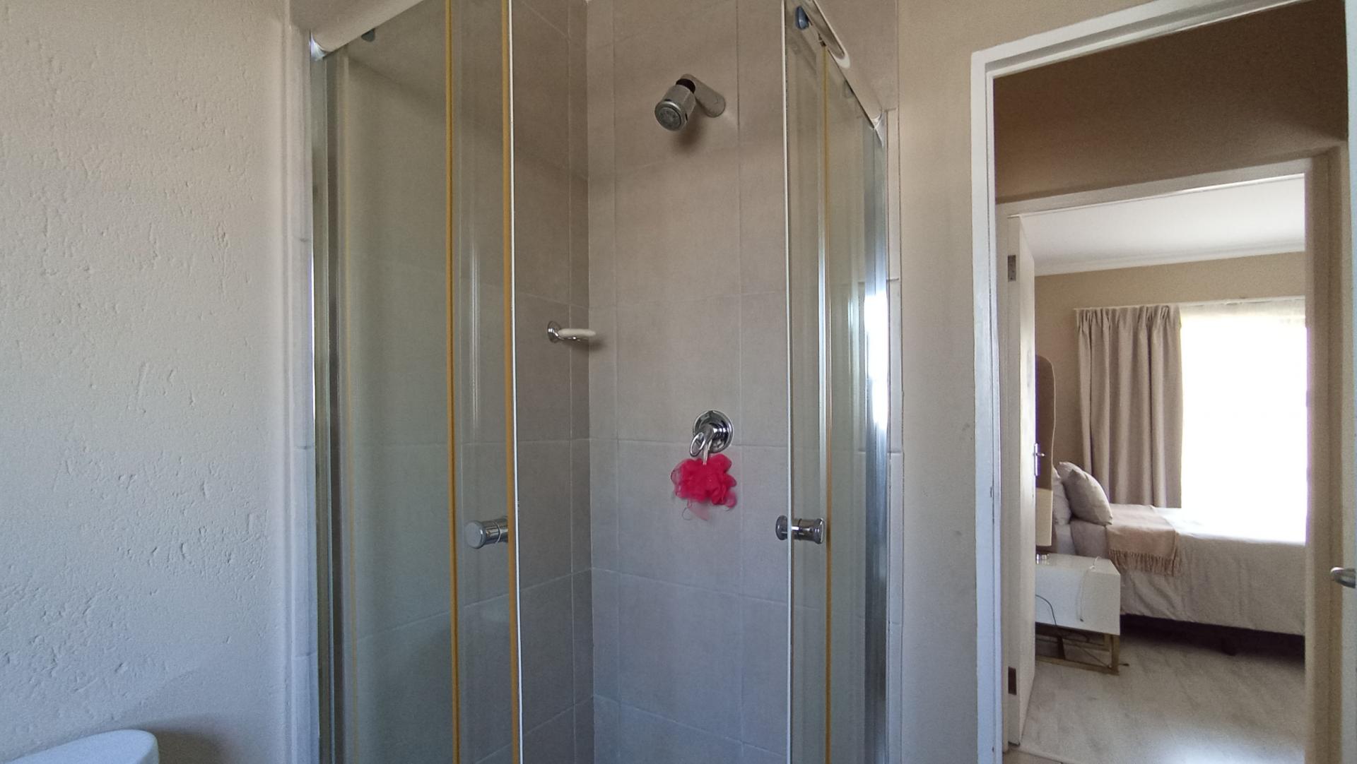 Bathroom 1 - 5 square meters of property in Beverley