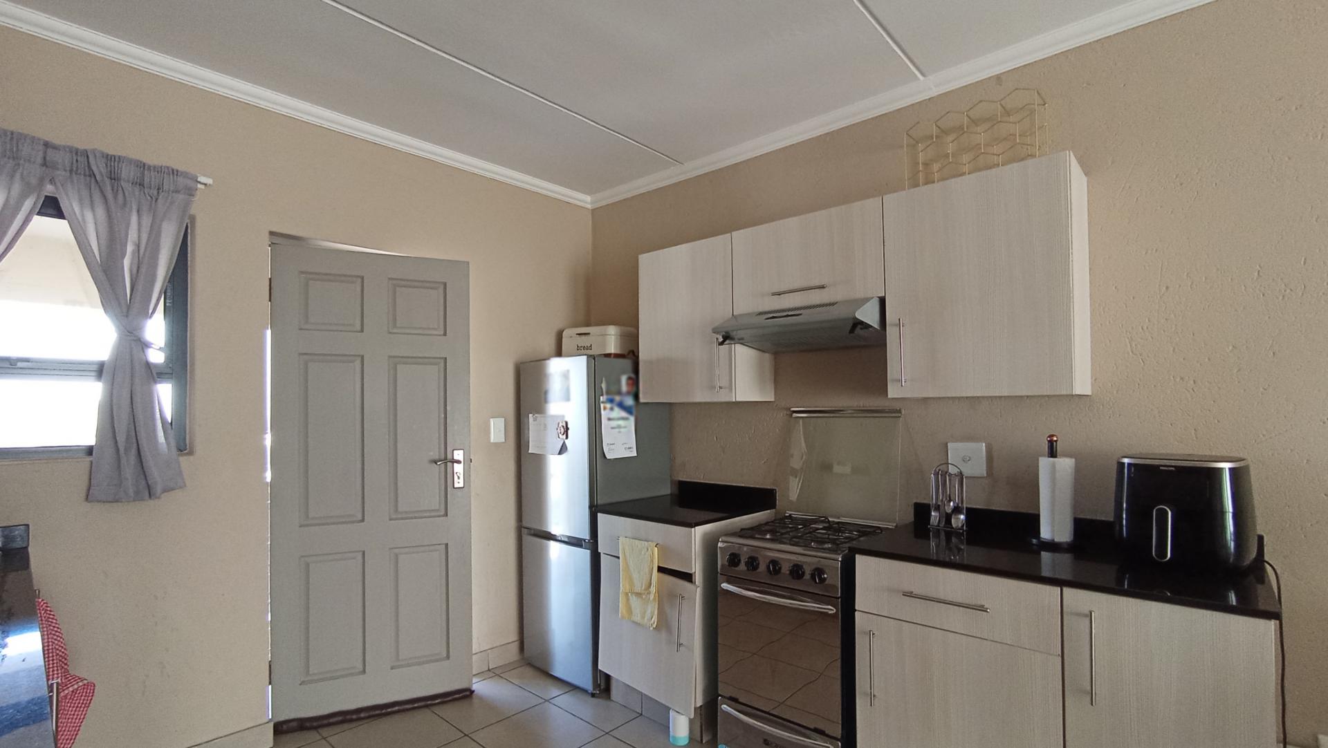Kitchen - 11 square meters of property in Beverley
