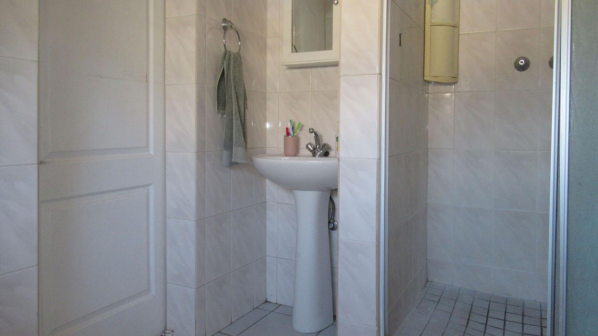 Bathroom 1 - 6 square meters of property in Halfway Gardens