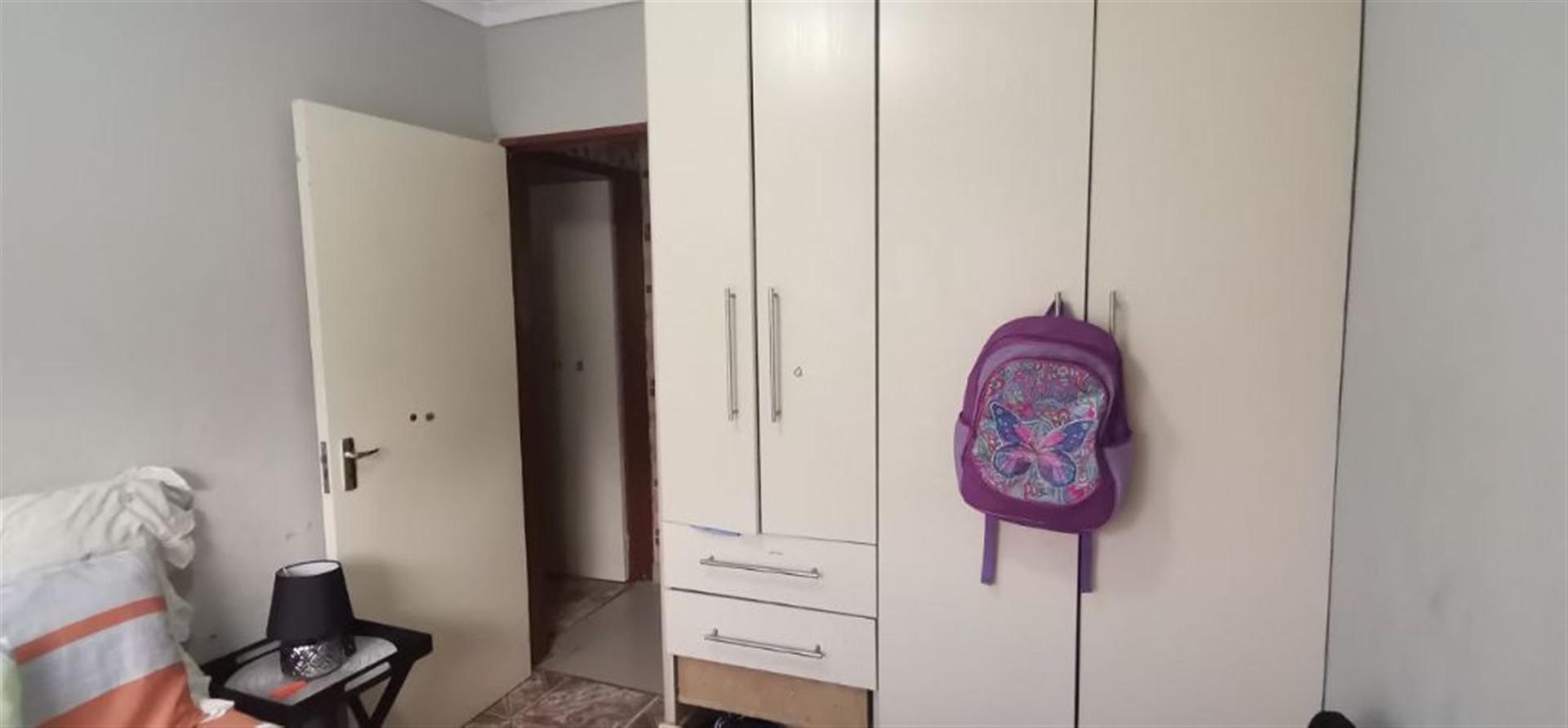 Bed Room 1 of property in Tlhabane West