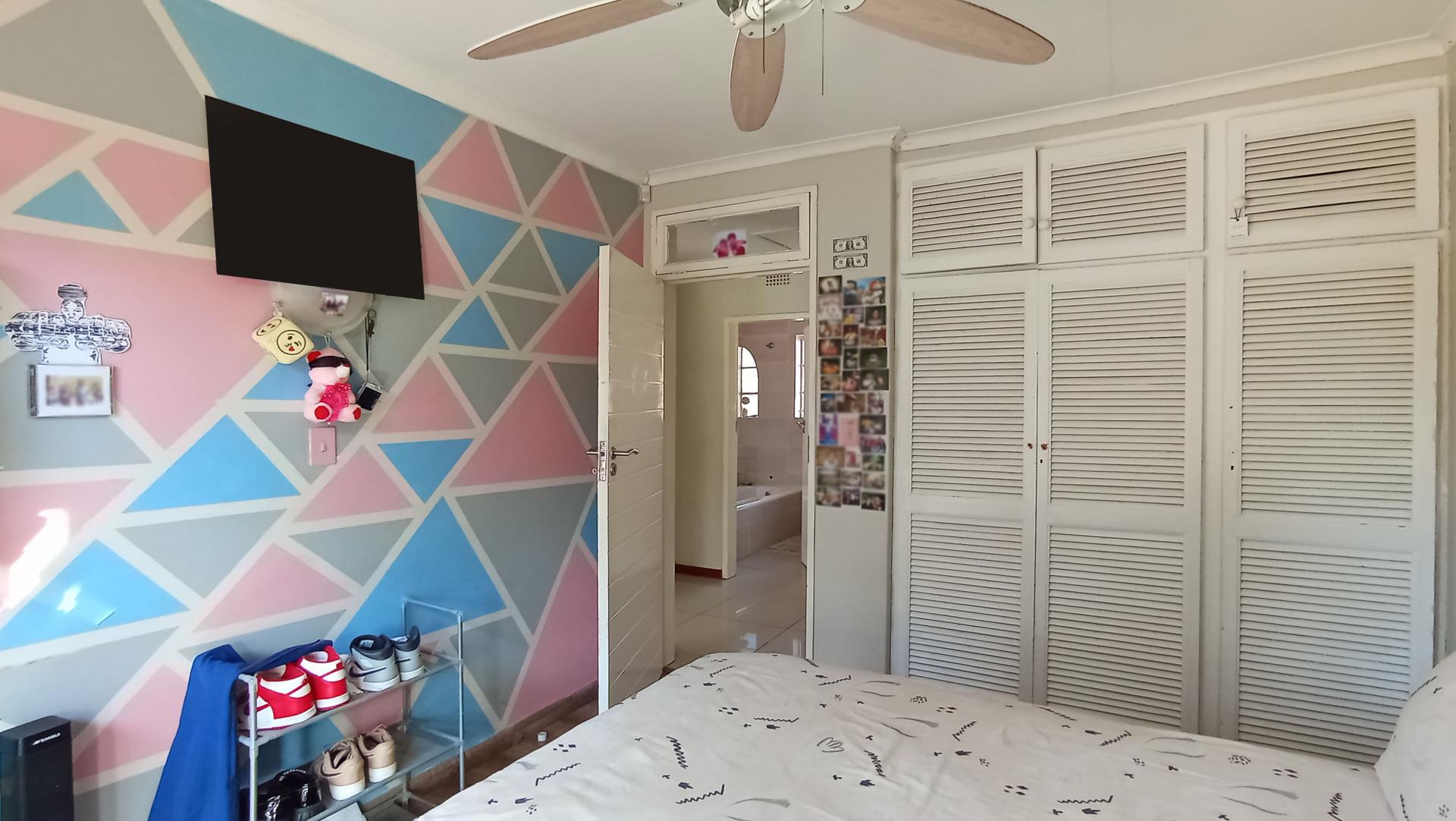 Bed Room 2 - 10 square meters of property in Weltevreden Park