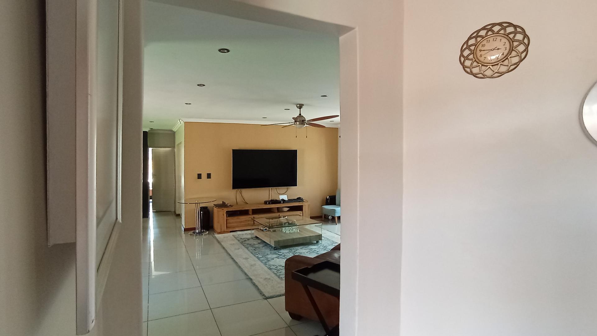 Spaces - 15 square meters of property in Weltevreden Park