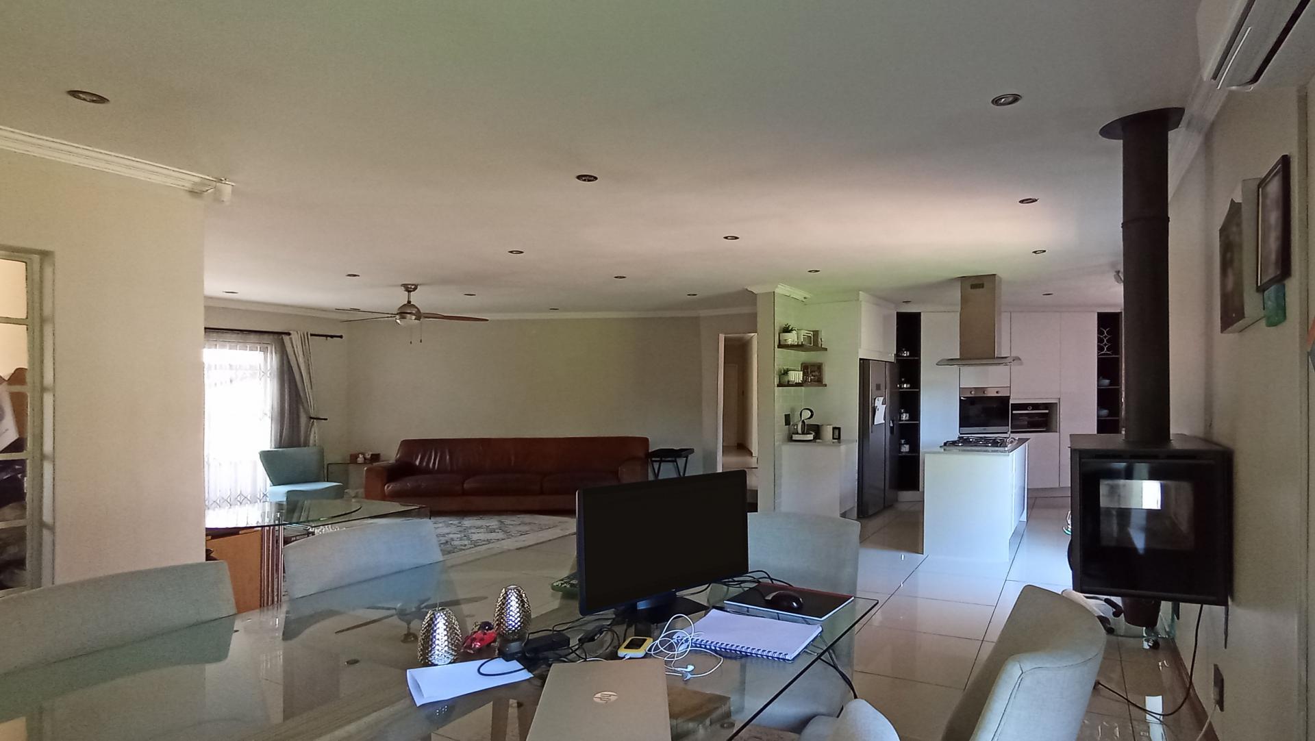 Dining Room - 28 square meters of property in Weltevreden Park