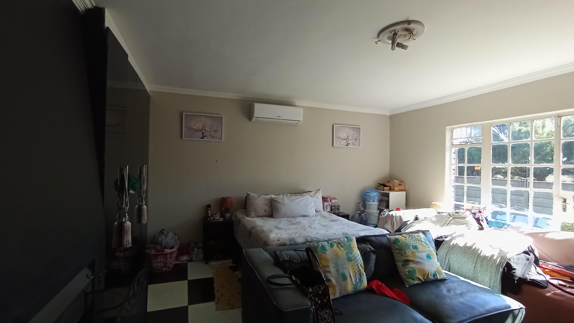 Bed Room 1 - 22 square meters of property in Weltevreden Park