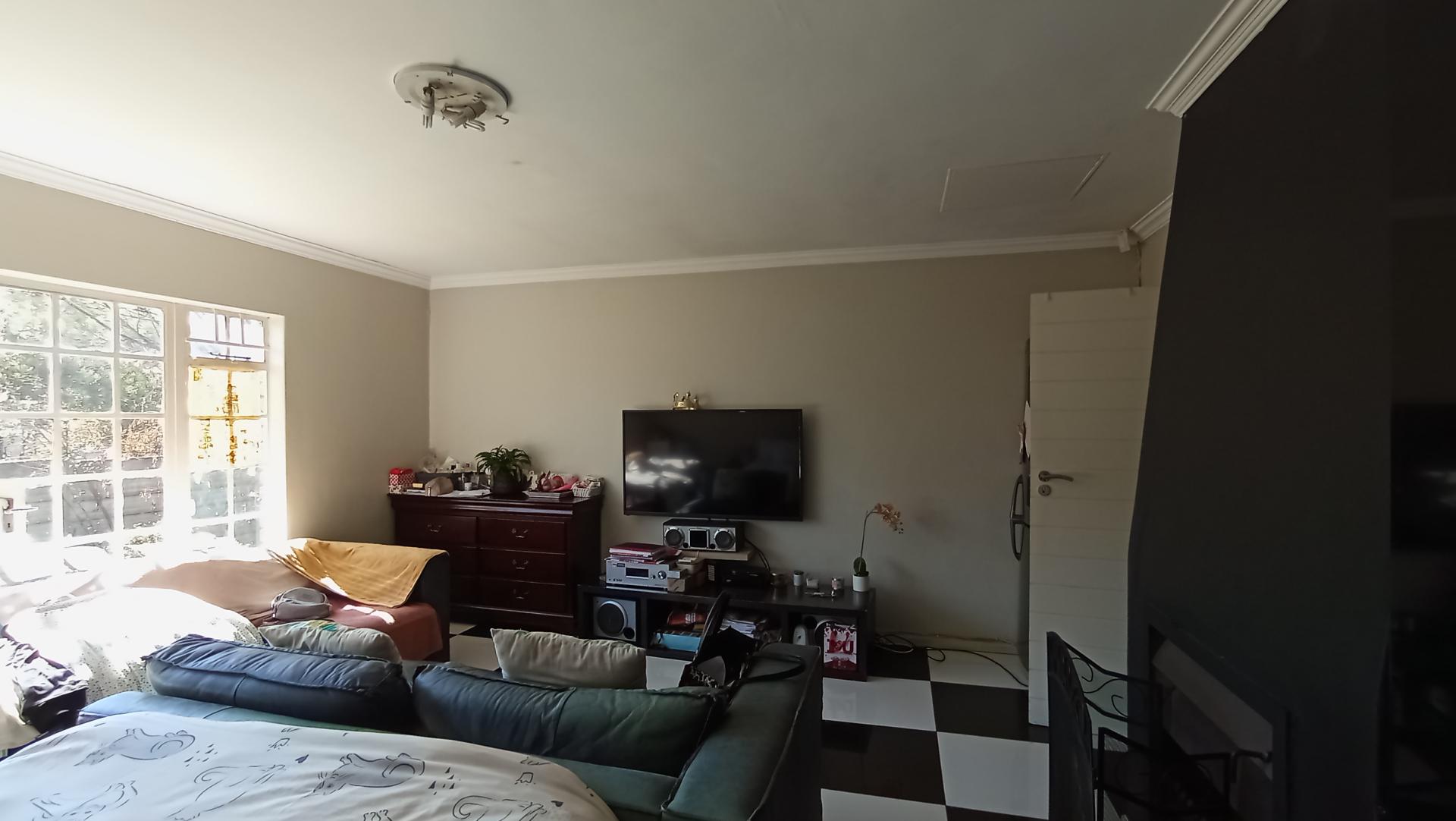 Bed Room 1 - 22 square meters of property in Weltevreden Park