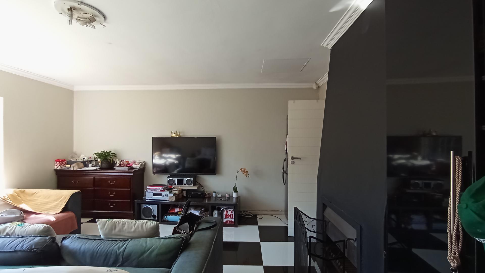 Bed Room 1 - 22 square meters of property in Weltevreden Park