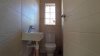 Bathroom 1 - 7 square meters of property in Weltevreden Park