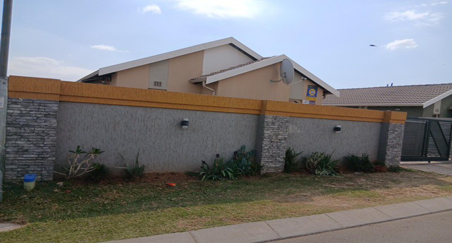 Front View of property in Palm Ridge