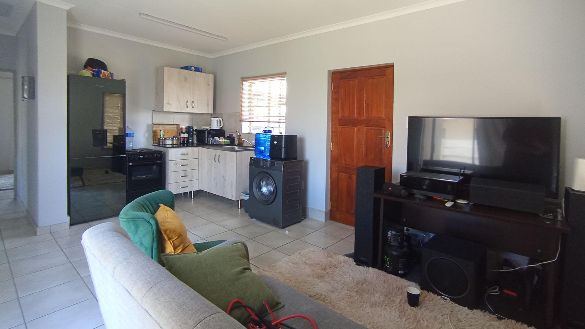 Lounges - 14 square meters of property in Waterkloof (Rustenburg)