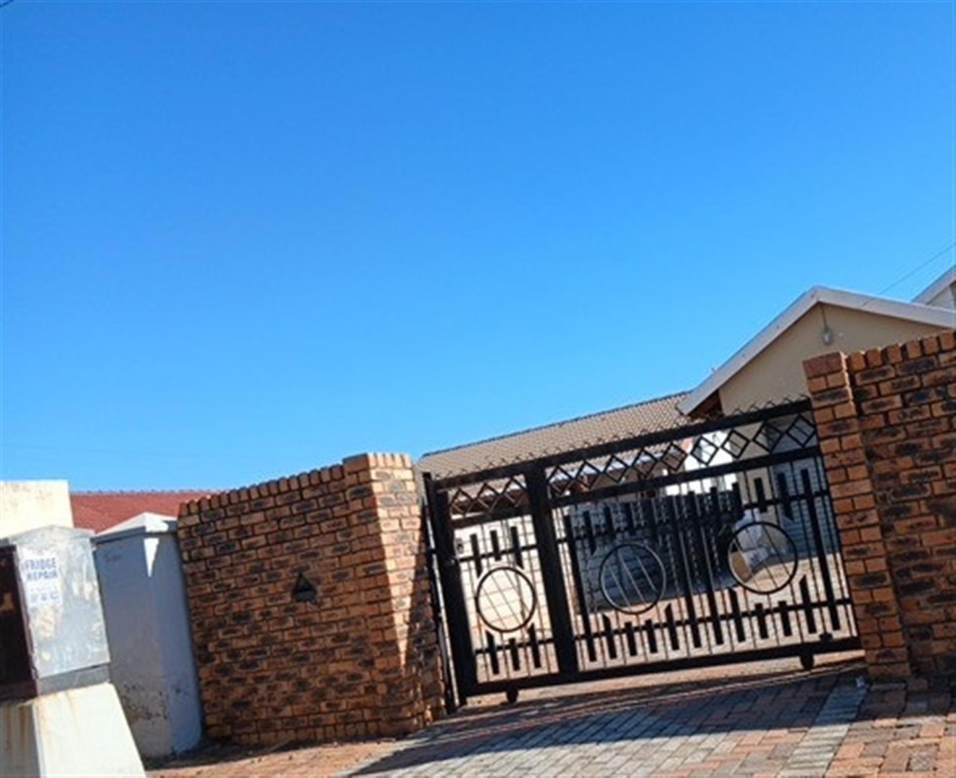 Front View of property in Daveyton
