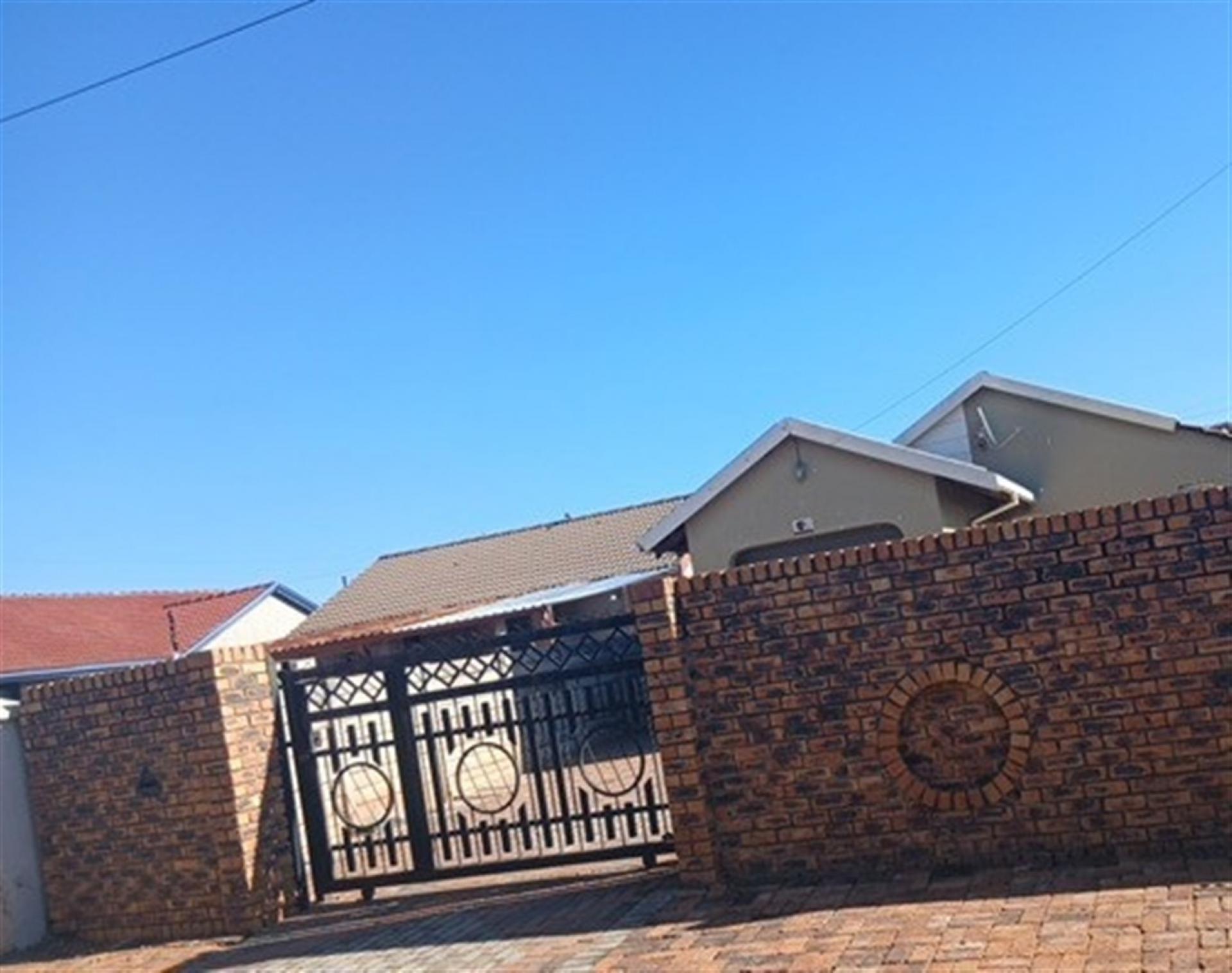Front View of property in Daveyton