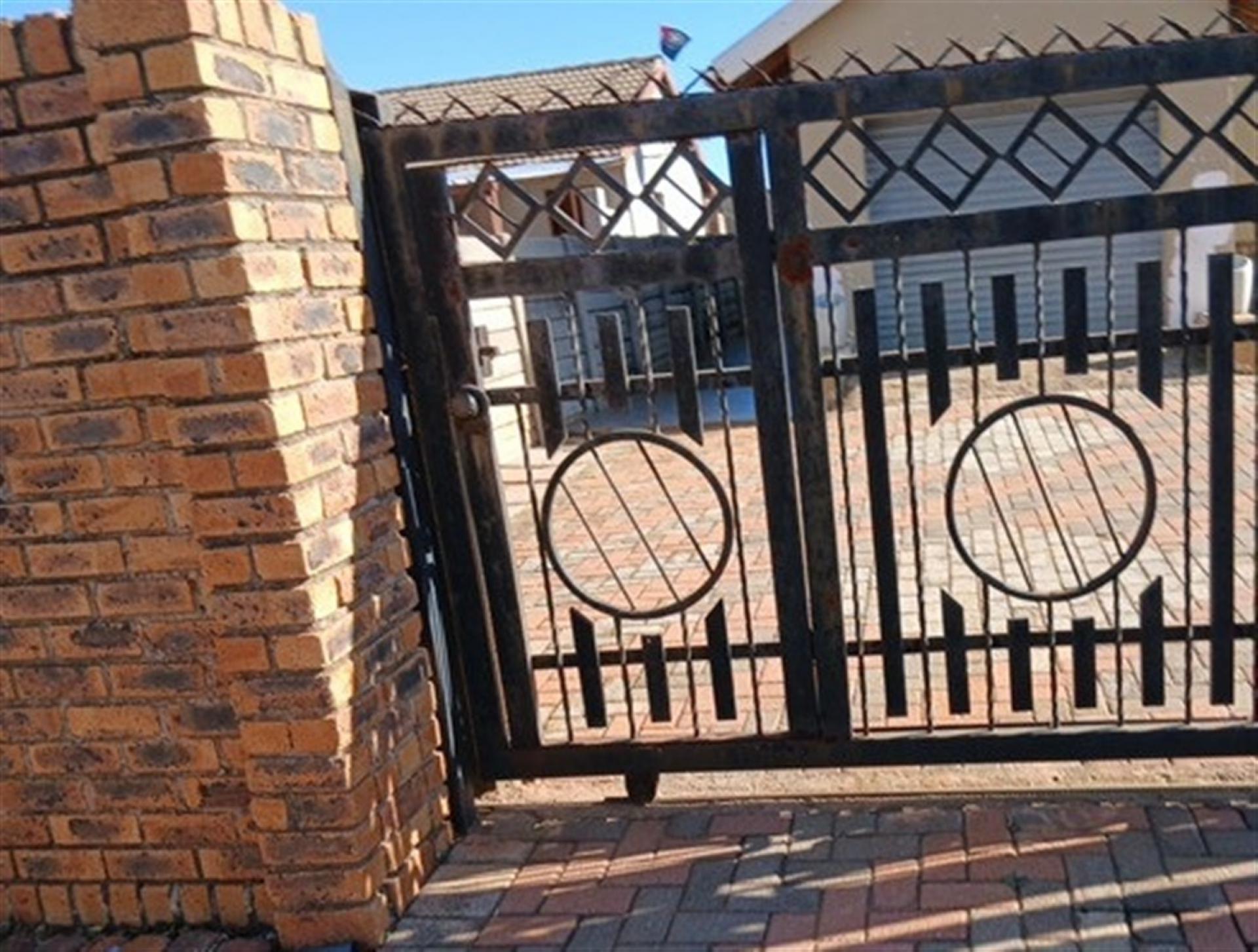 Front View of property in Daveyton