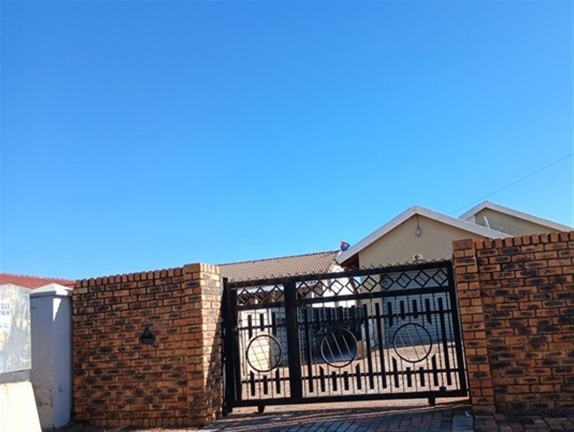 Front View of property in Daveyton