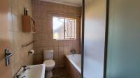 Bathroom 3+ - 3 square meters of property in Van Dykpark