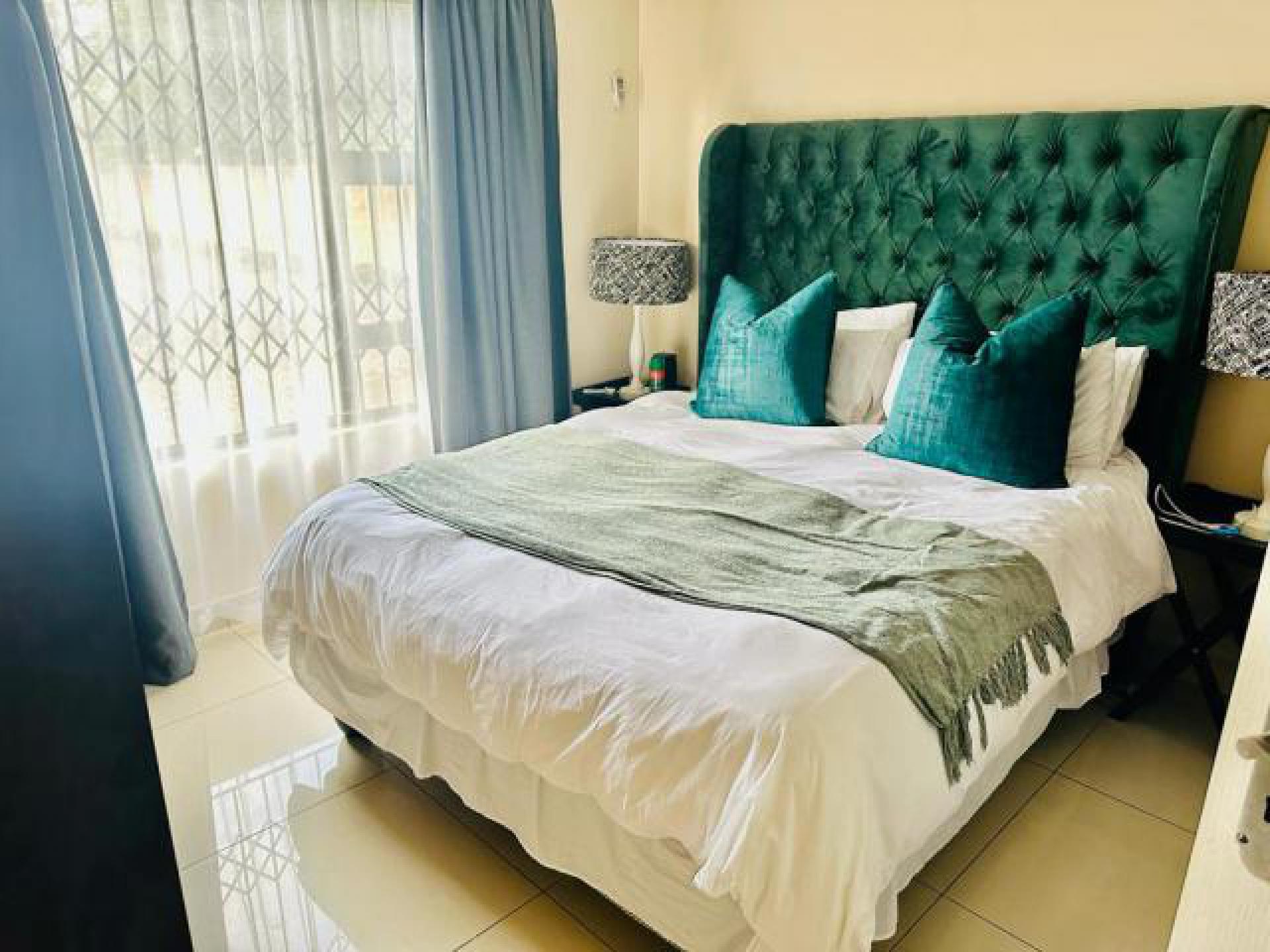 Bed Room 1 of property in Birdswood