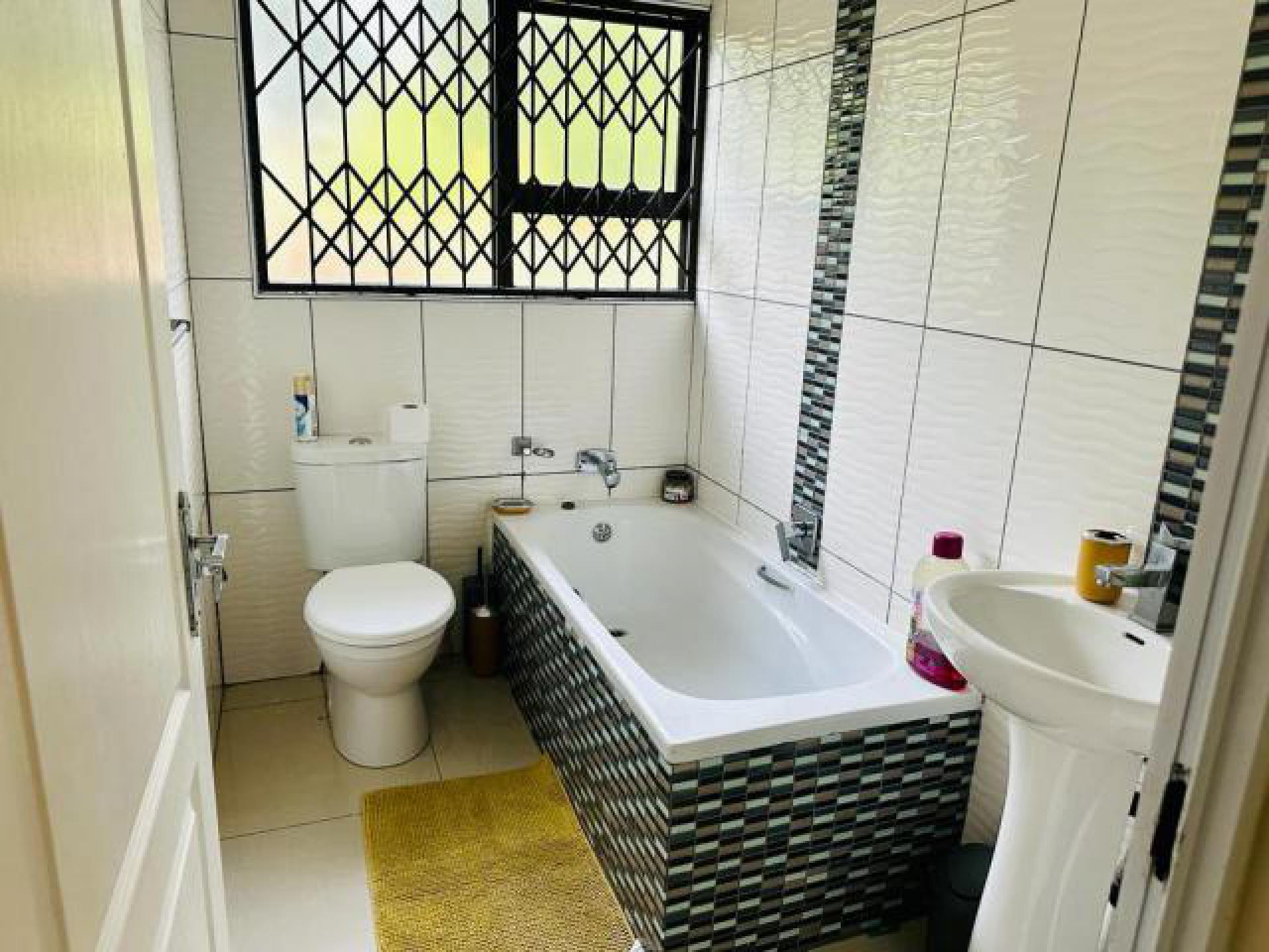 Bathroom 1 of property in Birdswood