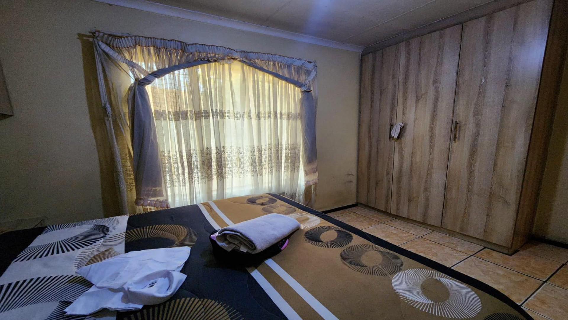 Bed Room 1 of property in Boitekong