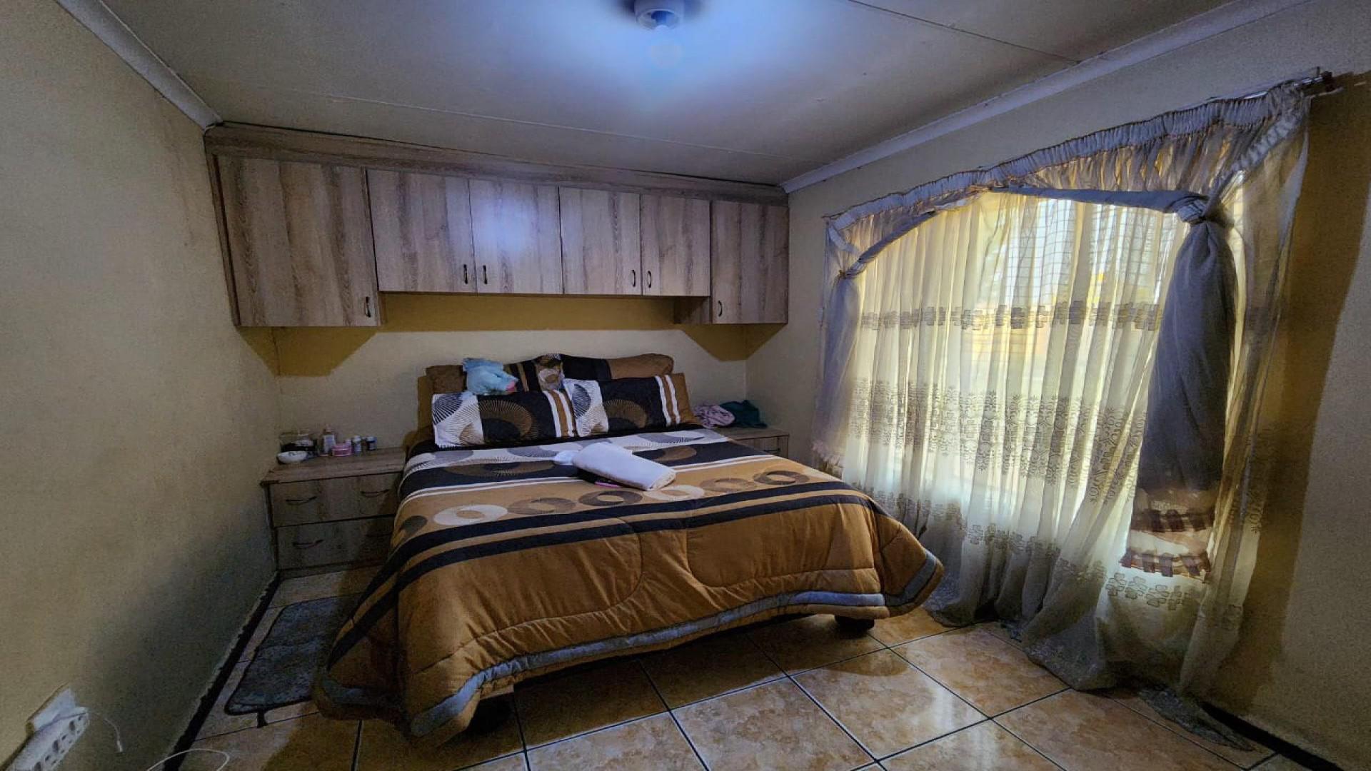 Bed Room 1 of property in Boitekong