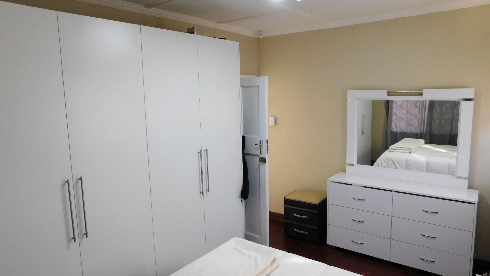 Main Bedroom - 14 square meters of property in Woodlands - DBN