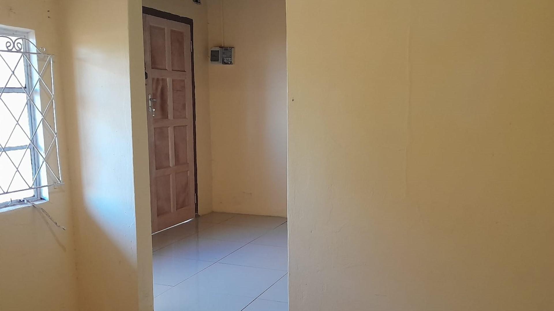 Flatlet - 19 square meters of property in Woodlands - DBN