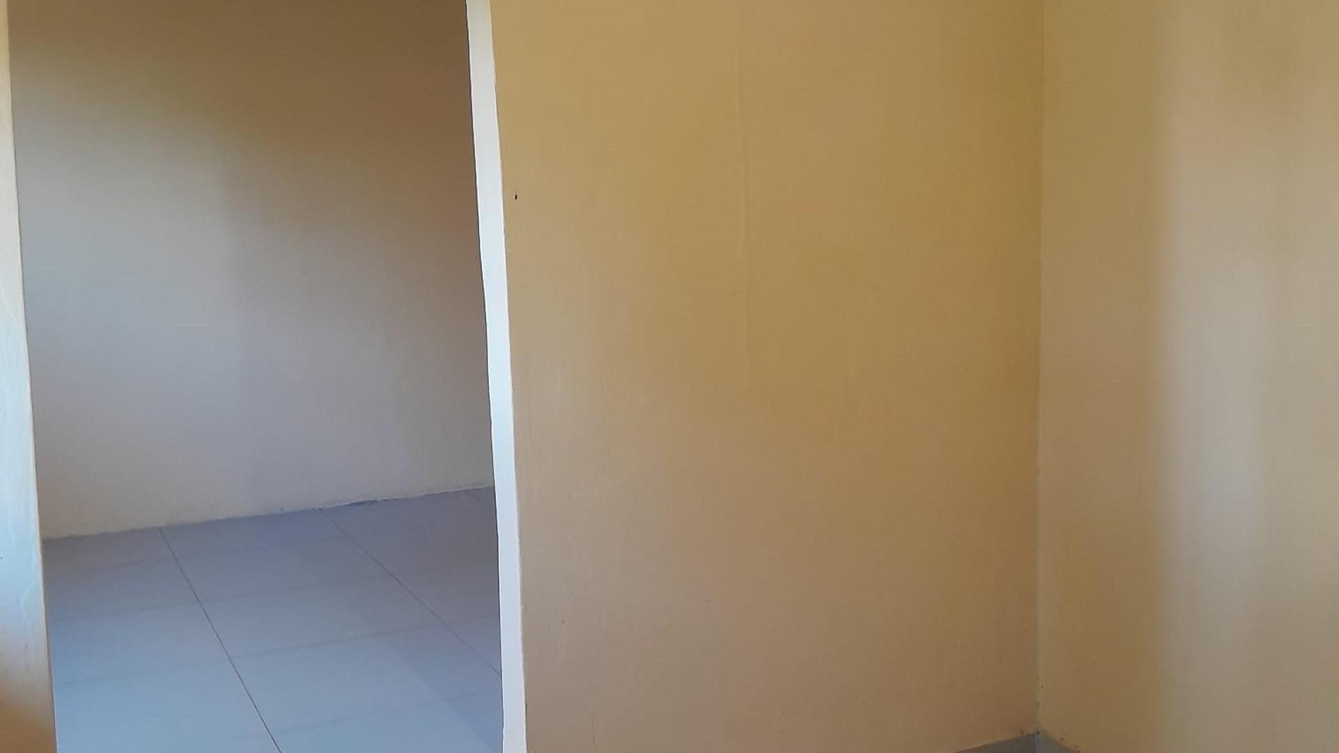 Flatlet - 19 square meters of property in Woodlands - DBN