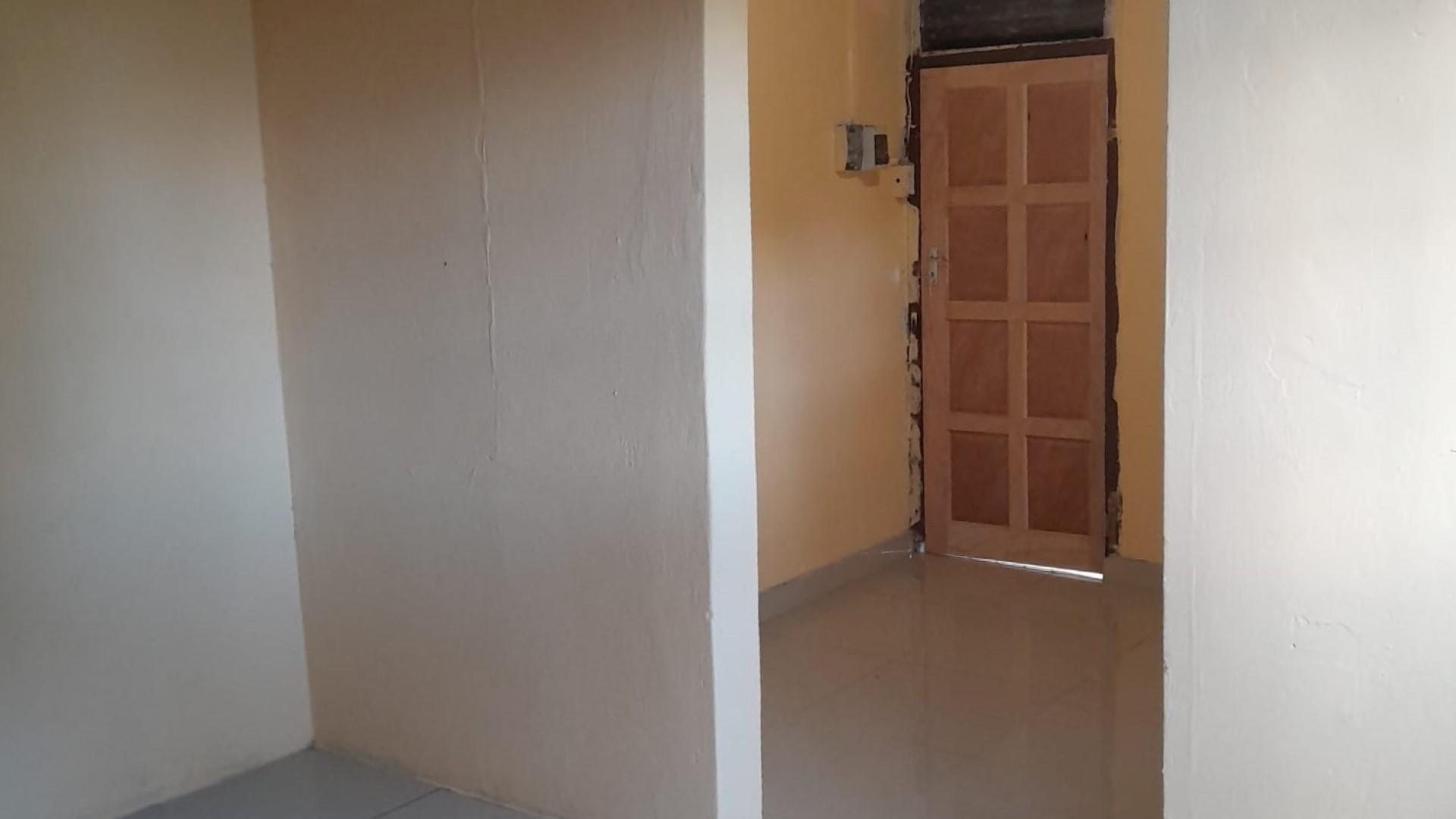 Flatlet - 19 square meters of property in Woodlands - DBN