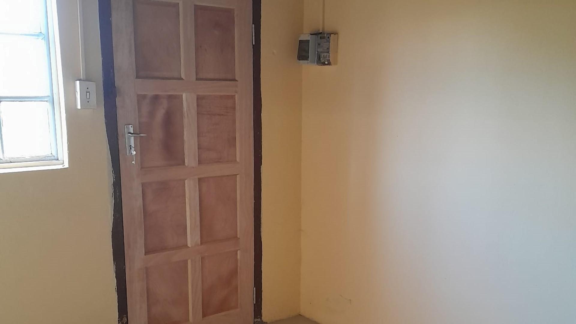 Flatlet - 19 square meters of property in Woodlands - DBN