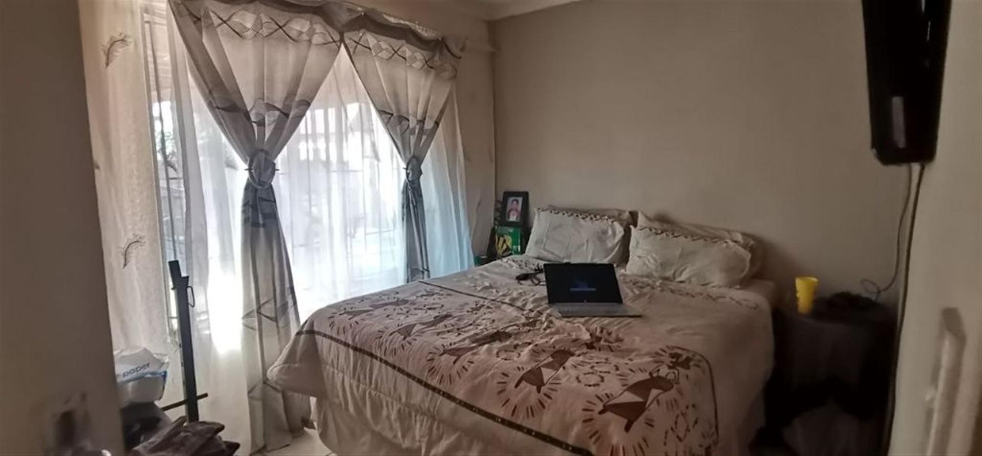 Main Bedroom of property in Mabopane