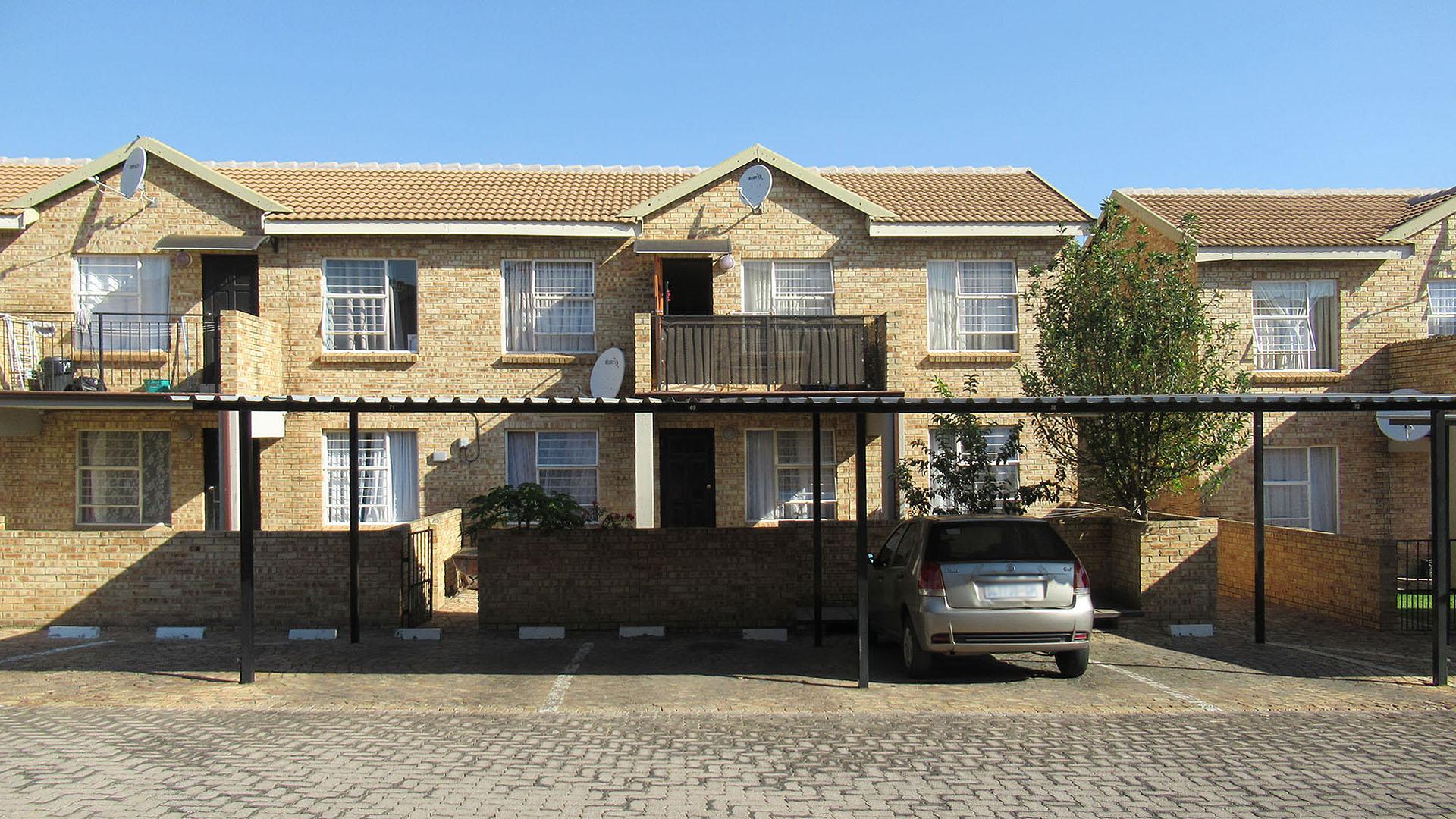 Front View of property in Honey Park
