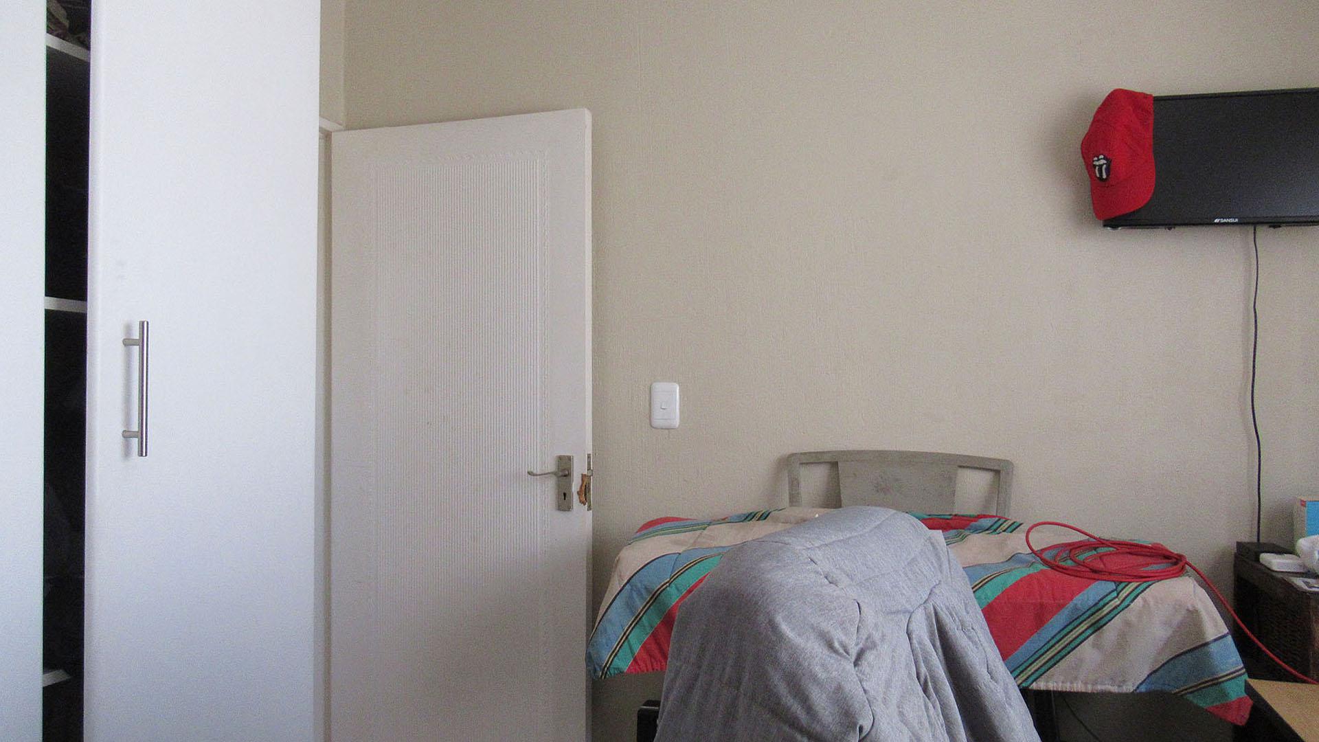 Bed Room 1 - 11 square meters of property in Honey Park