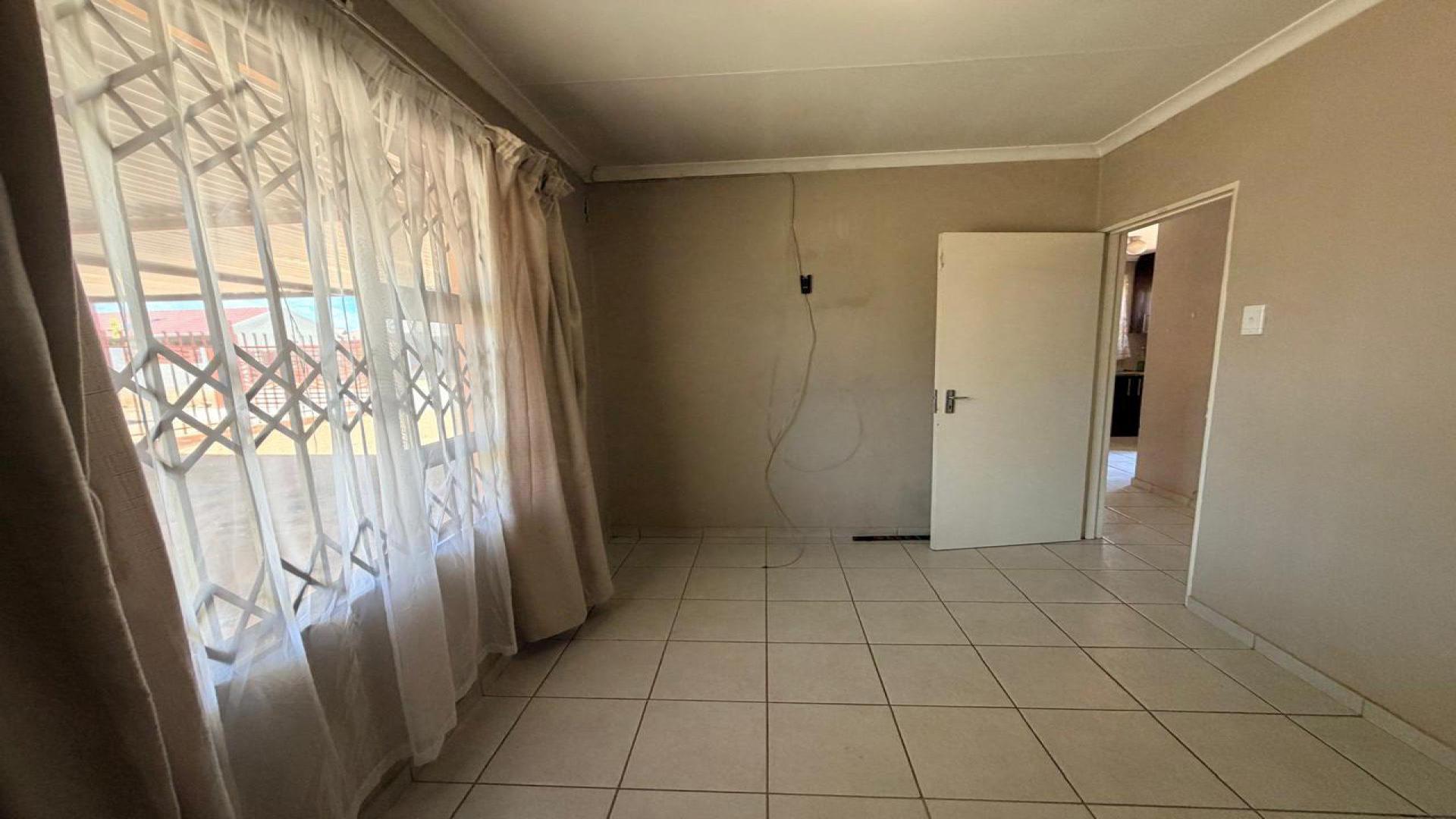 Bed Room 2 of property in Kimberley