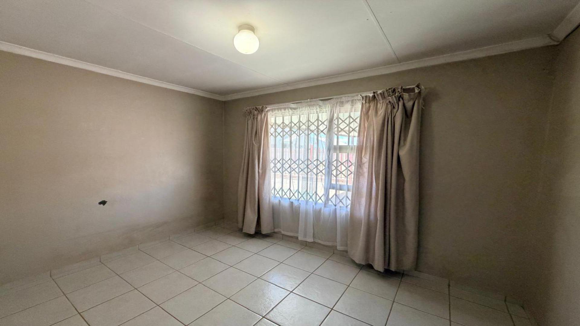 Bed Room 2 of property in Kimberley