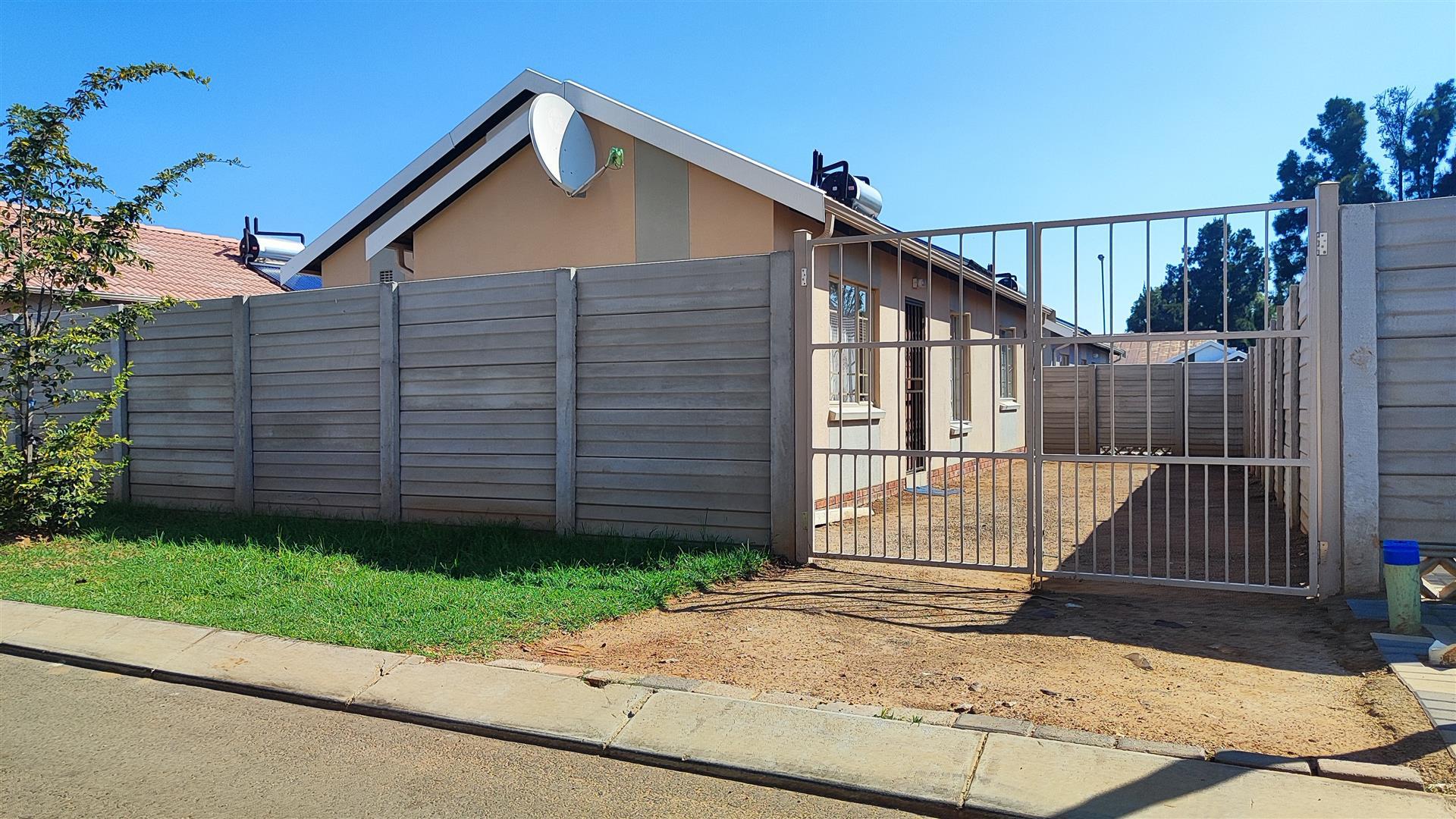 Front View of property in Palm Ridge