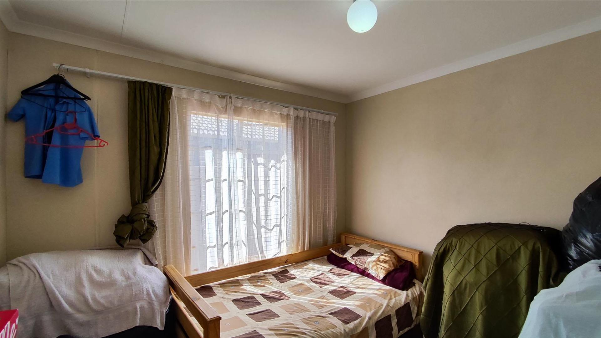 Bed Room 1 - 10 square meters of property in Palm Ridge