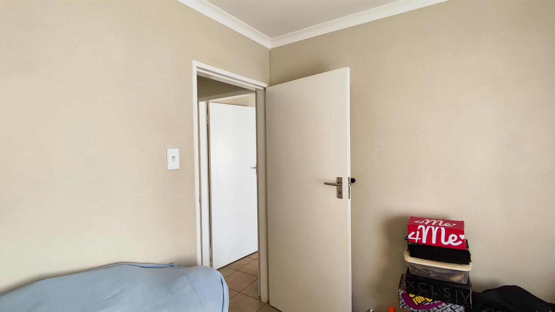 Bed Room 1 - 10 square meters of property in Palm Ridge