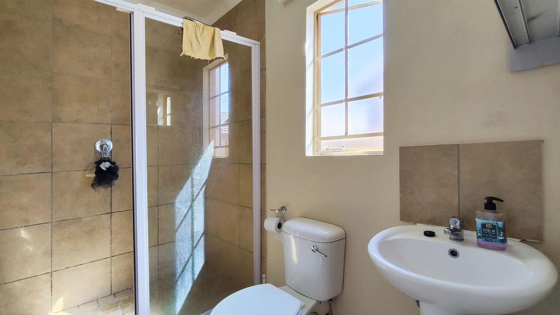 Main Bathroom - 5 square meters of property in Palm Ridge