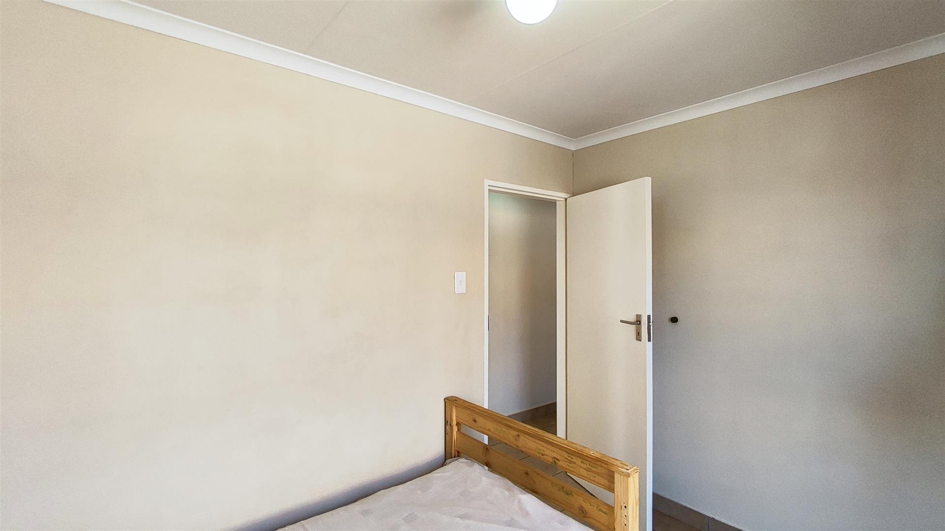 Bed Room 2 - 10 square meters of property in Palm Ridge