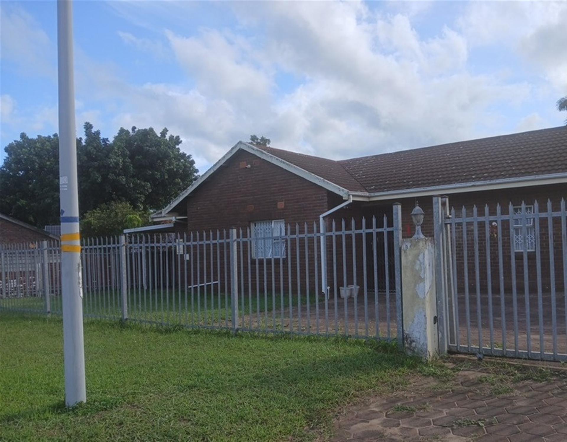 Front View of property in Arboretum