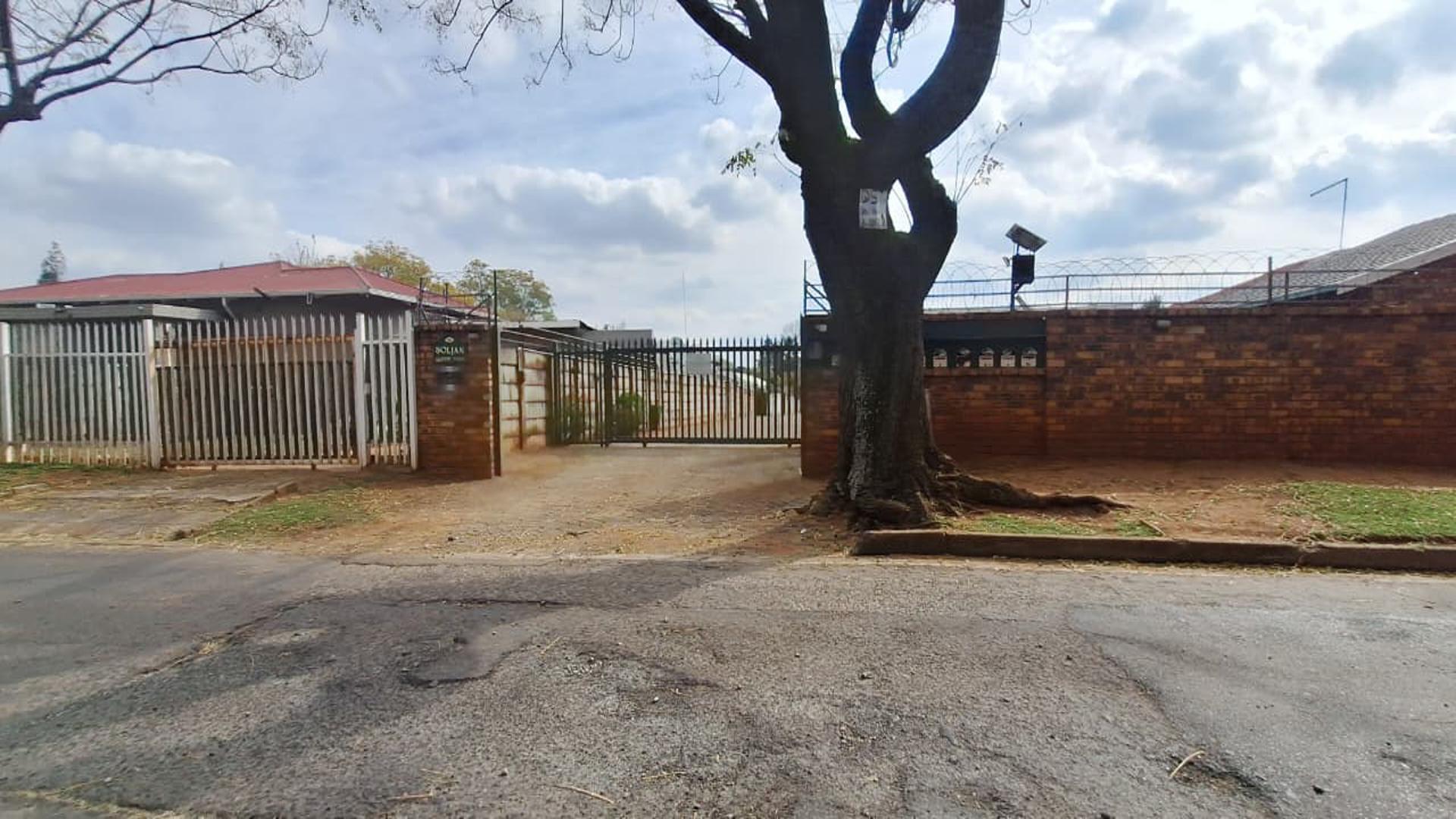 Front View of property in Witfield