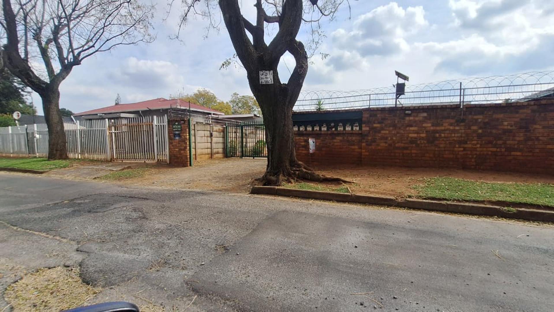 Front View of property in Witfield
