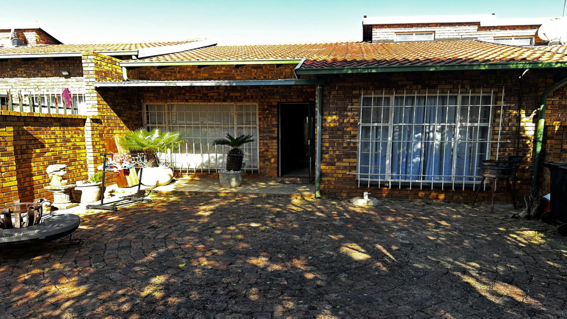 Front View of property in Witfield