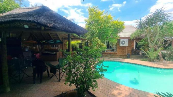 6 Bedroom Sectional Title for Sale For Sale in Rustenburg - Private Sale - MR631262