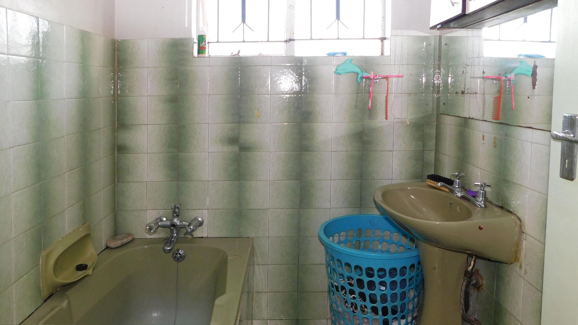 Bathroom 1 - 6 square meters of property in Pietermaritzburg (KZN)