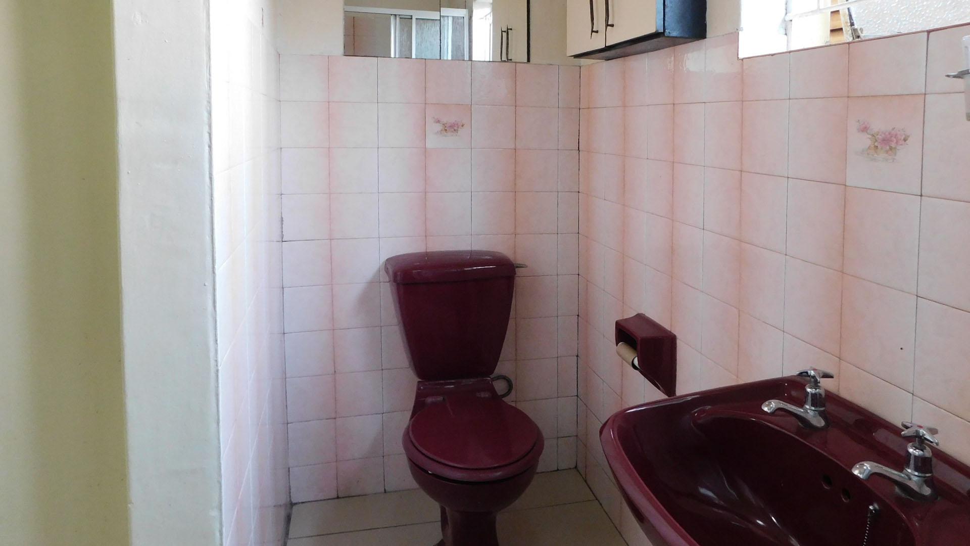 Main Bathroom - 3 square meters of property in Pietermaritzburg (KZN)