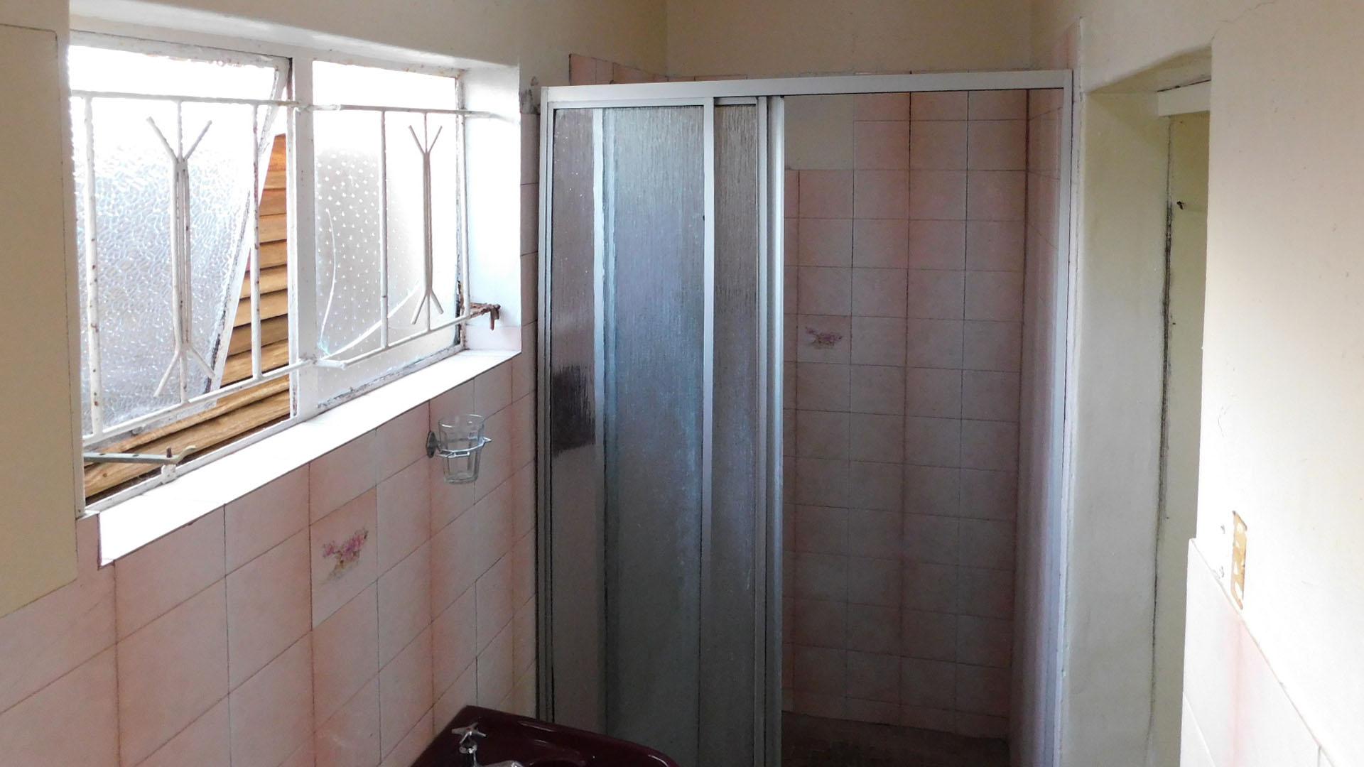 Main Bathroom - 3 square meters of property in Pietermaritzburg (KZN)
