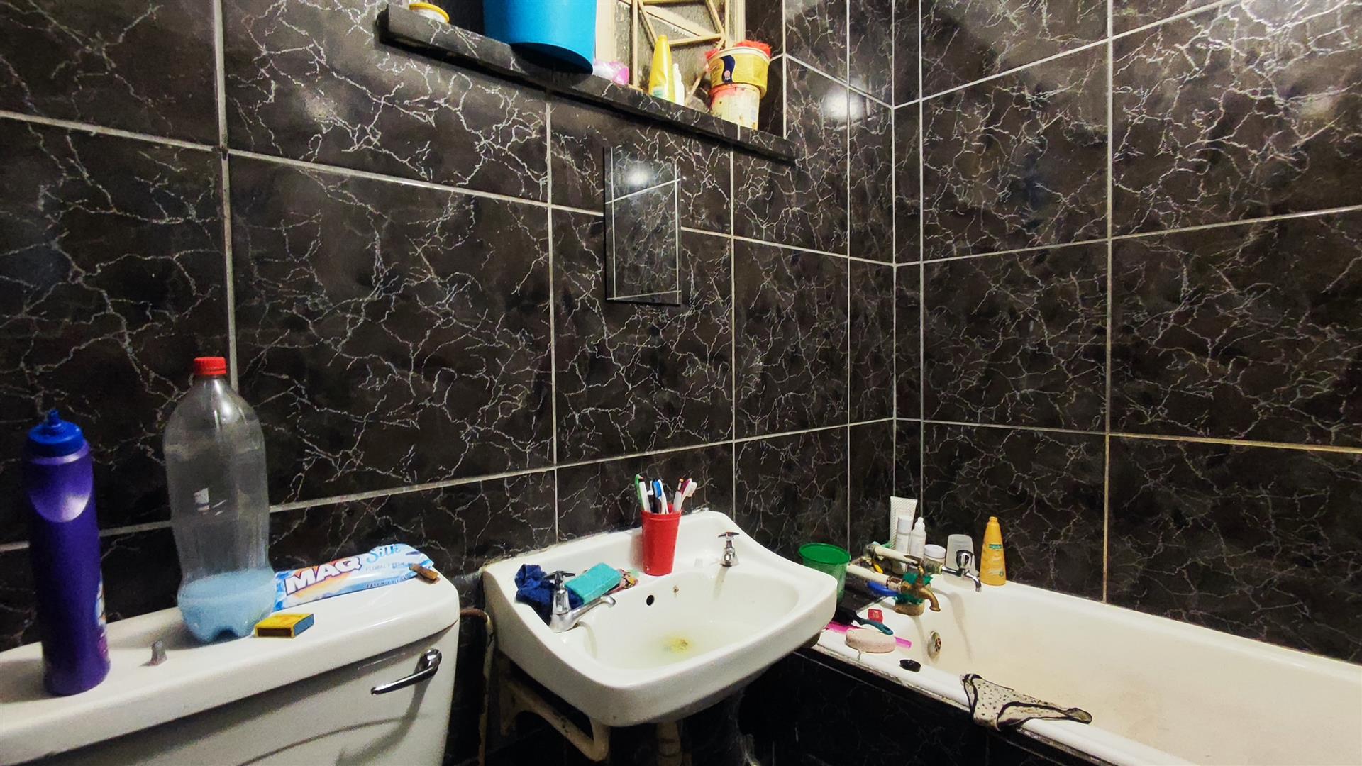 Bathroom 1 - 7 square meters of property in Boksburg