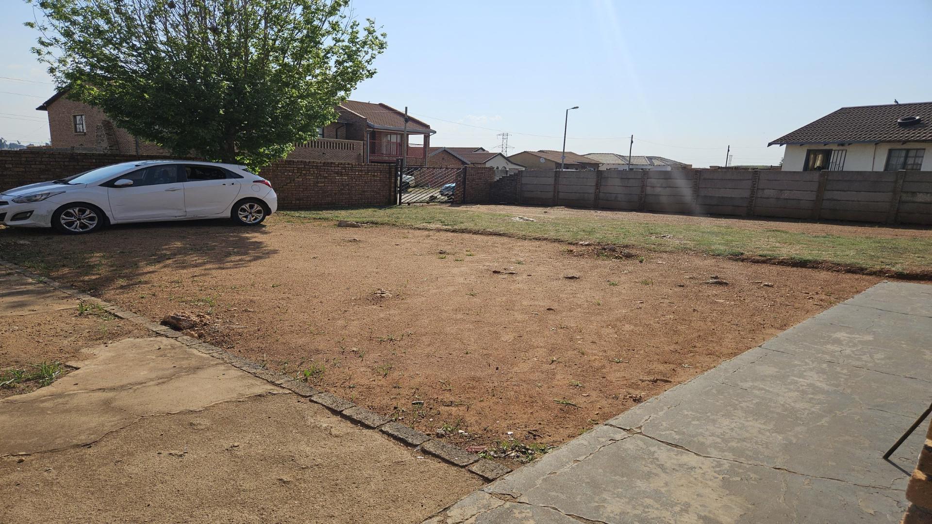 Spaces of property in Etwatwa