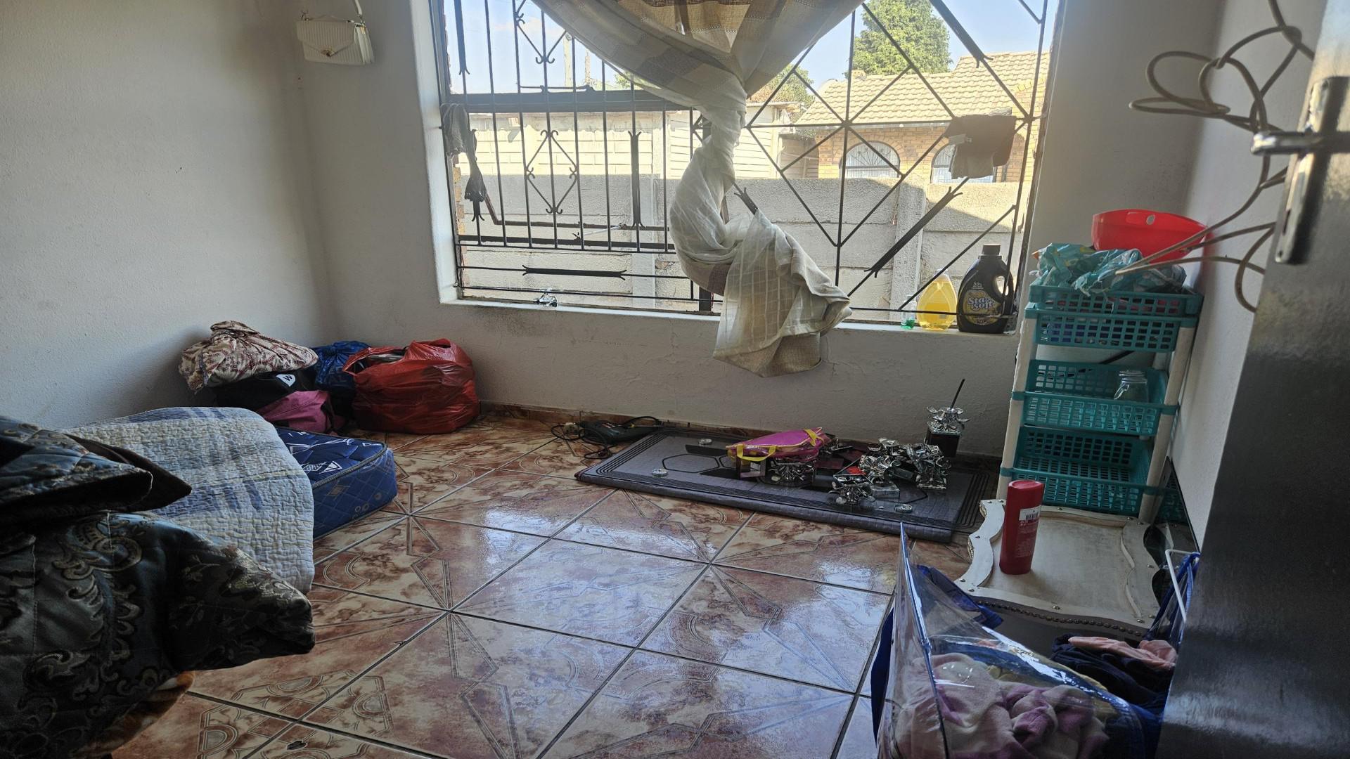 Bed Room 1 of property in Etwatwa